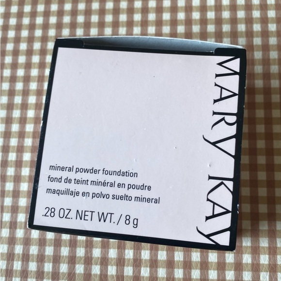 MARY KAY MINERAL POWDER FOUNDATION.NWT
DISCONTINUED. NEW. BRONZE 3 - Picture 6 of 11